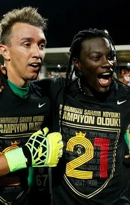 Bafetimbi Gomis tarihe geçti