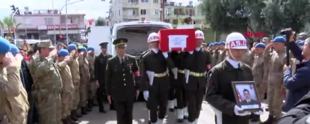 İdlib şehidi Uzman Onbaşı Batuhan Tank gözyaşlarıyla son yolculuğuna uğurlandı