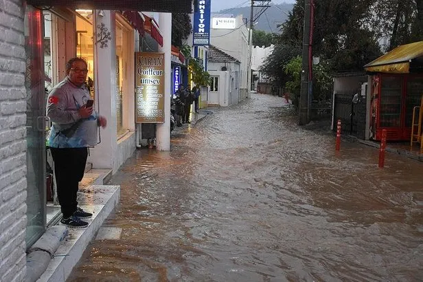 Muğla Bodrum'da yine aynı manzara! Yağış sonrası sokaklar göle döndü... -  Takvim