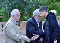 Bakan’ın önünde tabancalı bayram kutlaması