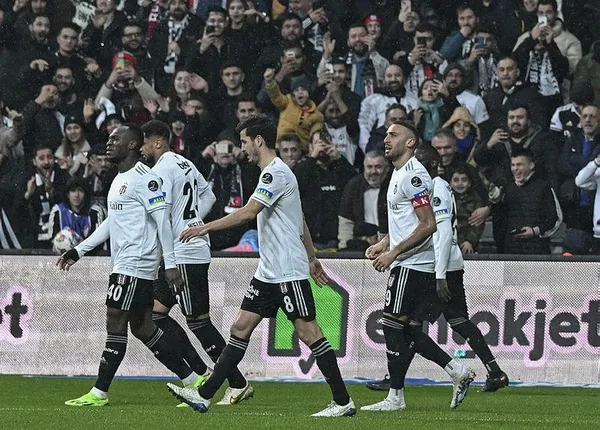 cenk-tosun-yildizlasti-besiktas-evinde-alanyasporu-farkli-gecti-besiktas-3-0-alanyaspor-mac-sonucu-1674846095029.jpeg