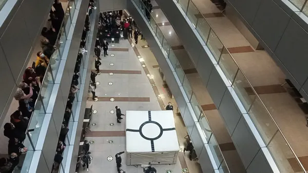 son-dakika-istanbul-adalet-sarayinda-intihar-girisimi-ikna-edilmeye-calisiliyor-1615453656396.jpg SON DAKİKA: İstanbul Adalet Sarayı'nda hareketli anlar! İntihar etmek isteyen kişi ikna edildi-5