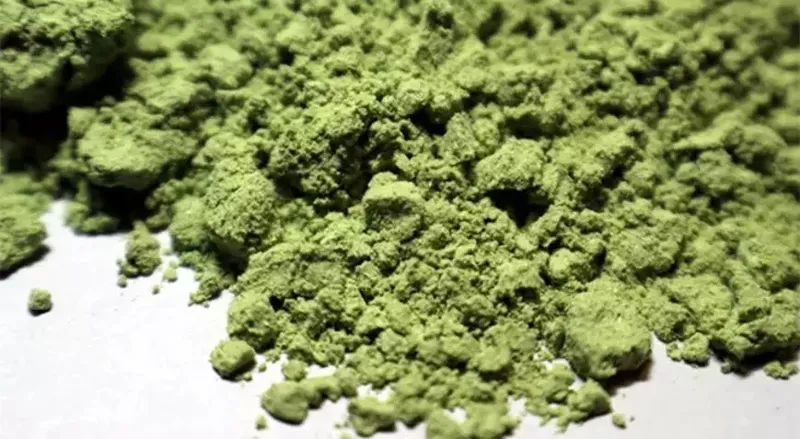 kina-ve-elma-sirkesini-karistirip-ayaginiza-surun-o-derdin-caresi-bu-karisimda-gizli-1714070050723.jpeg O derdin çaresi bu karışımda gizli: Kına ve elma sirkesini karıştırıp ayağınıza sürün!-4