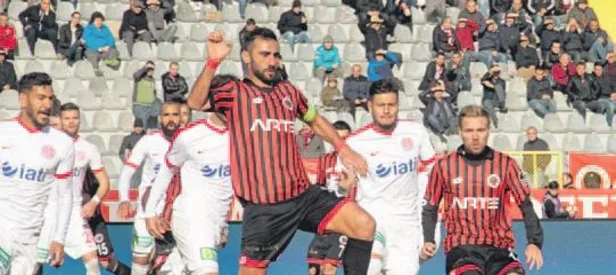 Hakem Özcan şaşırdı! Puanlar paylaşıldı