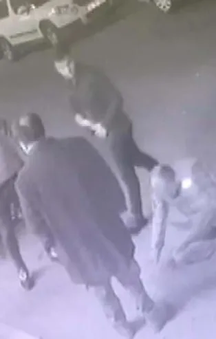 Son dakika: İstanbul Sarıyer'de silahlar konuştu! 2 kişinin vurulduğu olay kamerada