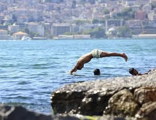 İstanbullular Boğaz’ın sularında serinledi!