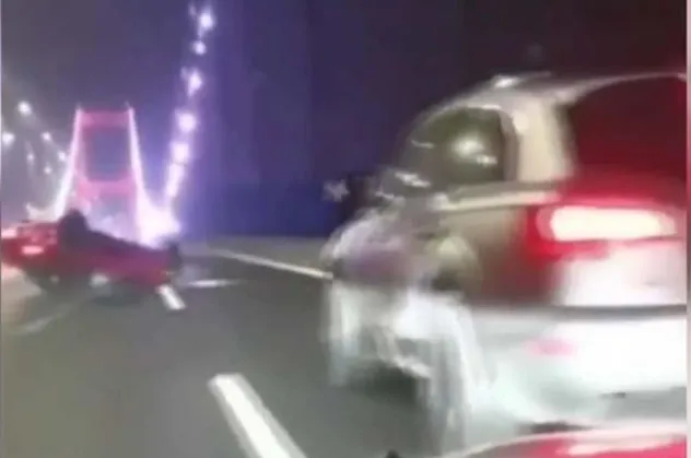 FSM'de dehşet anları kamerada: Takla atan otomobilden sağ kurtuldu