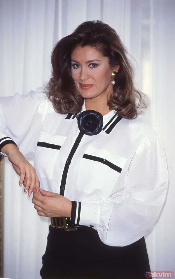 Zamansız güzelliğin canlı kanıtı! 70’lik Yeşilçam yıldızı Gülşen Bubikoğlu’ndan ofis pozları: Son hali olay oldu - 4