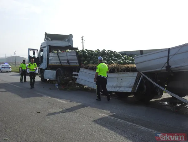 Çorum'da TIR devrildi, yol karpuz tarlasına döndü - 10