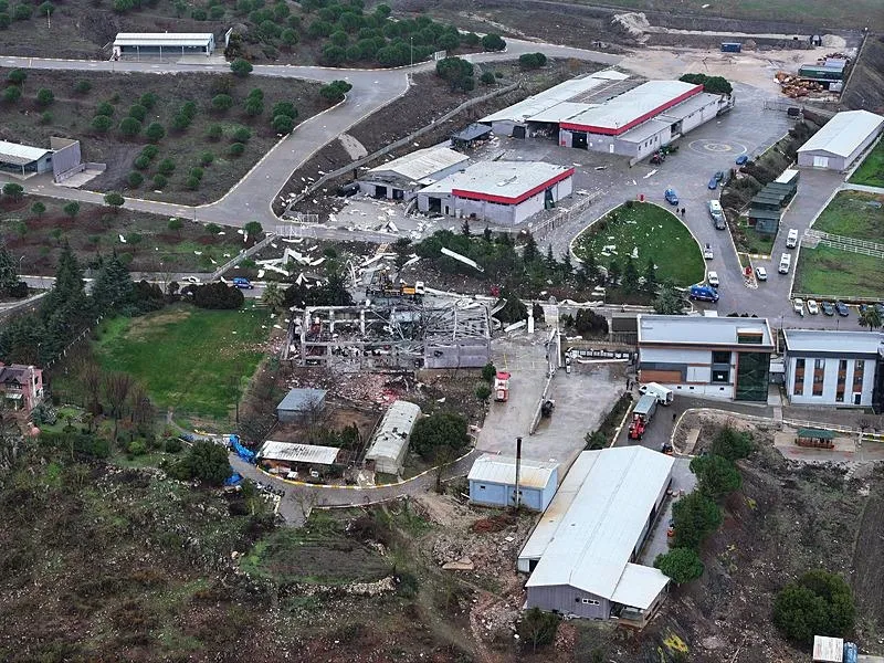 Balıkesir'de patlamanın yaşandığı mühimmat fabrikası havadan görüntülendi. (AA)