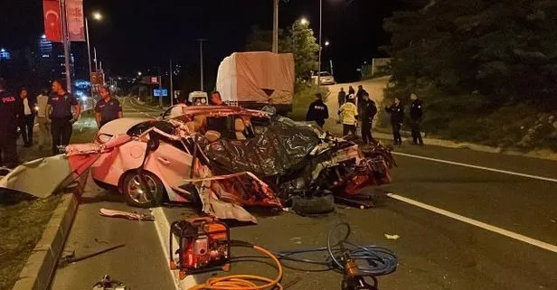 Ankara-Kastamonu kara yolunda feci kaza! Kamyona çarpan otomobil paramparça oldu: 1 ölü, 3 yaralı