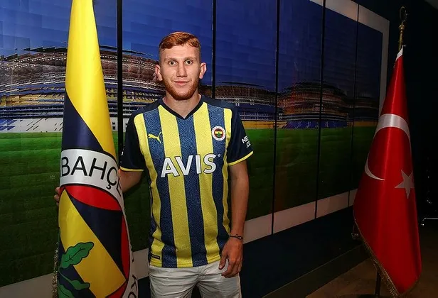 son-dakika-transfer-haberleri-fenerbahce-genc-futbolcu-burak-kapacak-ile-5-yillik-anlasma-imzaladi-1628355554419.jpeg