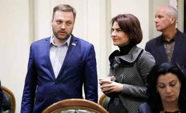 vefat-eden-ukrayna-icisleri-bakani-denys-monastyrsky-kimdir-kac-yasindaydi-denys-monastyrsky-neden-oldu-olduru-1674031634801.jpeg Vefat eden Ukrayna İçişleri Bakanı Denys Monastyrsky kimdir, kaç yaşındaydı? Sabotaj mı kaza mı? Denys Monastyrsky neden öldü, öldürüldü mü?-5