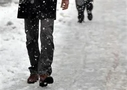 Karda yürürken küçük adımlar atın