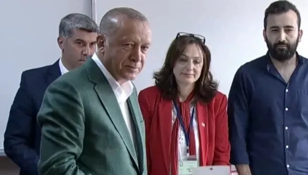 Başkan Erdoğan oyunu İstanbul Üsküdar'da kullandı (VİDEO)