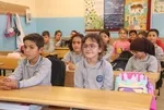 Açtığı pankartla Başkan Erdoğan'dan yardım istemişti...  Göz sağlığına kavuşan Ada Koçyiğit ders başı yaptı