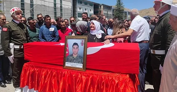 Kahramanlara veda! Türkiye şehitlerini uğurluyor | Çiçeklerle seslendi: Bunları sana topladım baba