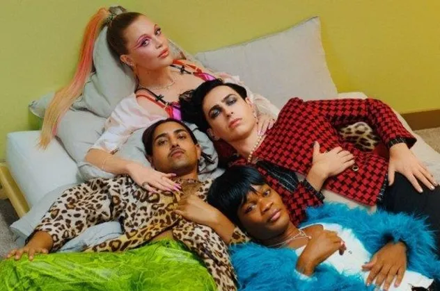 İsveçli giyim markası H&M’den LGBT propagandası! Boykot çağrısı: Alışveriş yapmayı kesin!