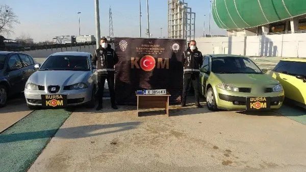 bursa-merkezli-13-ilde-change-operasyonu-piyasa-degeri-10-milyon-lira-olan-38-adet-change-yapilmis-otomobil-el-1643434378154.jpg