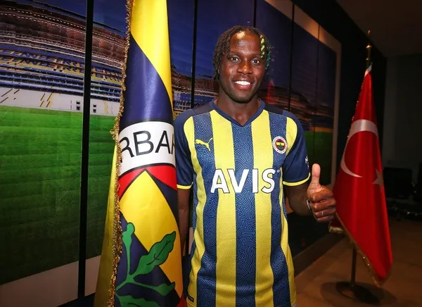 transfer-haberi-fenerbahce-yeni-yildizini-acikladi-1655388385582.jpg