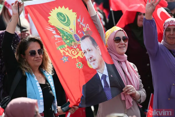 Türkiye Yüzyılı'nın şafağı söküyor! İzmir Gündoğdu Meydanı'nda tarihi kalabalık: Başkan Erdoğan için "Tayyip Baba" sloganları - 15