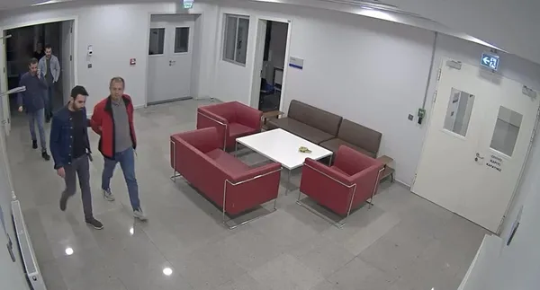 son-dakika-feto-firarisi-eski-doktor-ihrac-bashekim-bulent-h-istanbul-havalimaninda-yakalandi-1665046283764.jpg SON DAKİKA: FETÖ firarisi eski doktor ihraç başhekim Bülent H. İstanbul Havalimanı'nda yakalandı-3