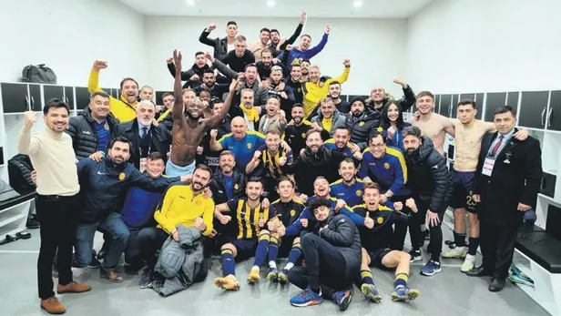 ersin-icin-geliyorlar-21-yasindaki-file-bekcisi-yuvadan-ucmak-uzere-1645400039799.jpeg Ersin için geliyorlar! 21 yaşındaki file bekçisi yuvadan uçmak üzere-7