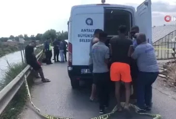 Antalya'da feci kaza, kamyonetin altında kalan motosiklet sürücüsü hayatını kaybetti