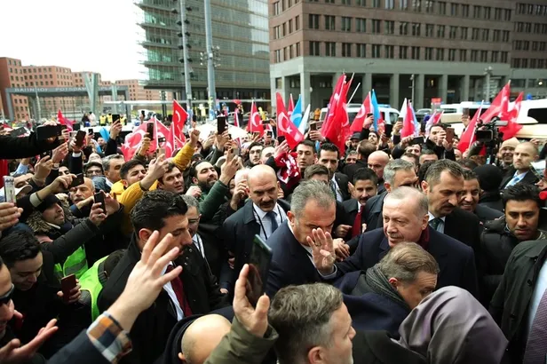 Son dakika: Başkan Erdoğan'a Berlin'de sevgi seli!-3