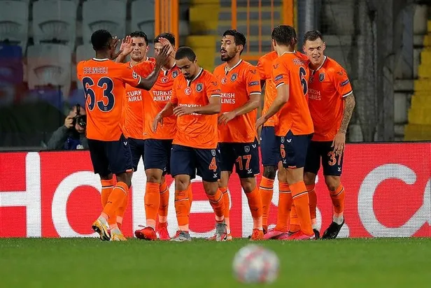 demba-ba-ve-visca-atti-basaksehir-evinde-manchester-unitedi-tokatladi-1604519653946.jpeg