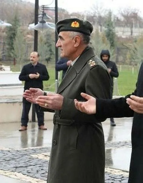 helikopter-kazasinda-sehit-dusen-elazig-8-kolordu-komutani-korgeneral-osman-erbas-darbecilere-bu-sozlerle-tepki-gostermisti-1614877941681.jpeg Helikopter kazasında şehit düşen Elazığ 8. Kolordu Komutanı Korgeneral Osman Erbaş darbecilere bu sözlerle tepki göstermişti-4