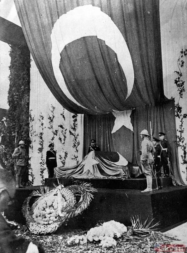 Arşivlerden çıkan fotoğraflarla 10 Kasım 1938 günü ve sonrasında yaşananlar! Büyük Önder Mustafa Kemal Atatürk'ün vefatı - 25
