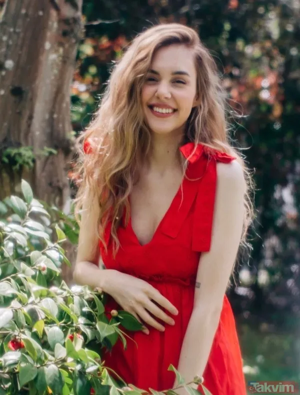 Eser Yenenler'in eşi Berfu Yenenler'den olay kare! Daracık tulumuyla poz verdi görenlerin ağzı açık kaldı: "Buket Aydın olmuşsun" - 19