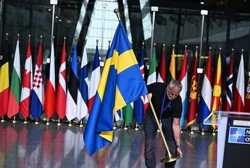 İsveç bayrağı göndere çekildi