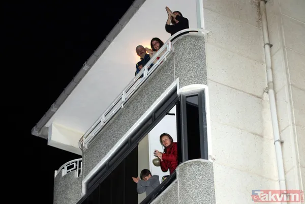 Kentte Saatler 21.00'İ Gösterdiğinde Farklı İlçelerden Vatandaşlar, Evlerinin Balkonlarına Çıkarak Sağlık Çalışanlarına Verilen Alkışlı Desteğe Katıldı.