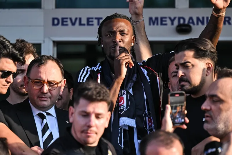 Tammy Abraham'dan ilk üçlü (AA)