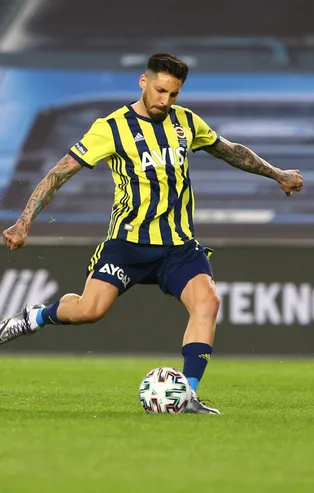 Fenerbahçe'nin istenmeyen adamı Jose Sosa'ya Süper Lig'den sürpriz talip
