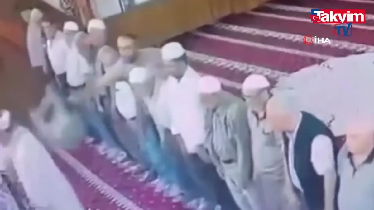 Manisa'da skandal olay! Namaz kıldıran imama plastik tabure ile vurdu