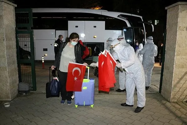 hollandadan-getirilen-turk-vatandaslari-denizlide-yurda-yerlestirildi-1587591938478.jpeg Hollanda'dan getirilen Türk vatandaşları Denizli'de yurda yerleştirildi-4