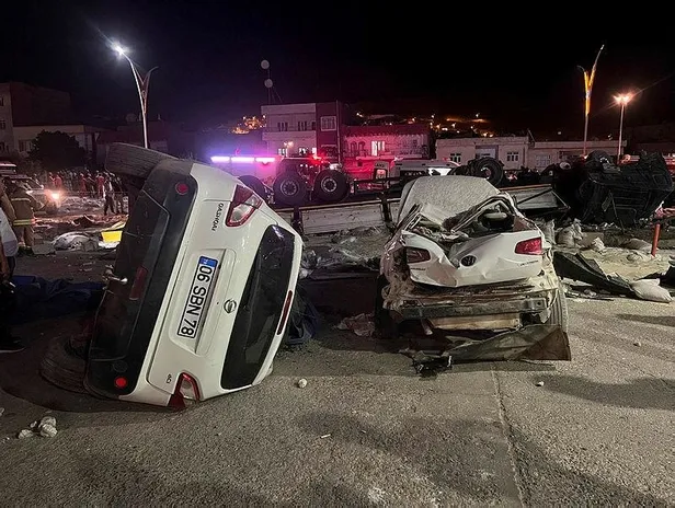 mardindeki-kan-donduran-feci-kazayi-gorgu-tanigi-anlatti-o-esnada-ortalik-katliam-alani-oldu-1661033622766.jpeg Mardin'deki kan donduran feci kazayı görgü tanığı anlattı! "O esnada ortalık katliam alanı oldu"-3