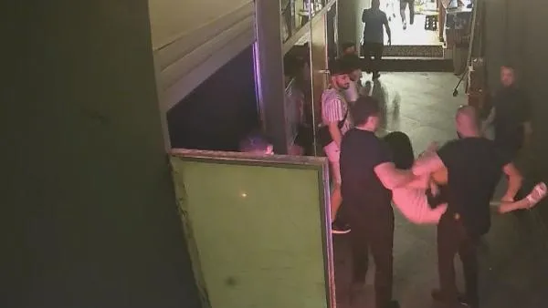 Beyoğlu'ndan akılalmaz olay! Dehşet anları kamerada: Güvenliğin parmağını koparan kadına feci dayak-4