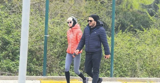 Ebru Şallı eşi Uğur Akkuş ile yürüyüş yaparken görüntülendi