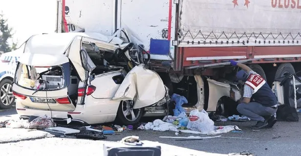 Bir aile TIR’ın altına girdi