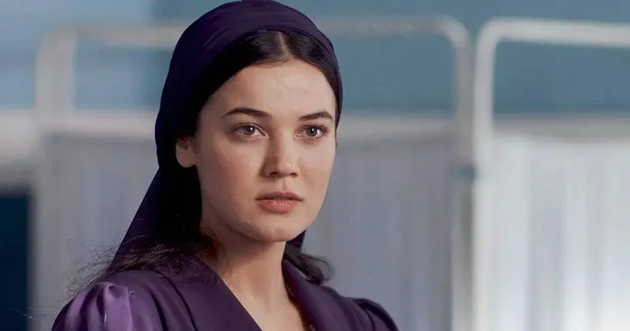 yarginin-ceylini-pinar-deniz-zayifligini-buna-borclu-72-saatte-2-kilo-verdiren-su-diyeti-30luk-oyuncu-bu-yonte-1702672599169.jpeg Pınar Deniz zayıflığını buna borçlu! 72 saatte 2 kilo verdiren su diyeti! 30'luk oyuncu bu yöntemle resmen erimiş-4