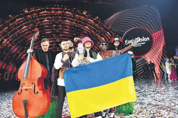 gaziantepte-kan-bagisina-karsilik-spor-ayakkabi-hediye-edilecegini-duyan-vatandaslar-etkinlik-meydanina-akin-e-1652822019443.jpeg Gaziantep'te kan bağışına karşılık spor ayakkabı hediye edileceğini duyan vatandaşlar etkinlik meydanına akın etti-12