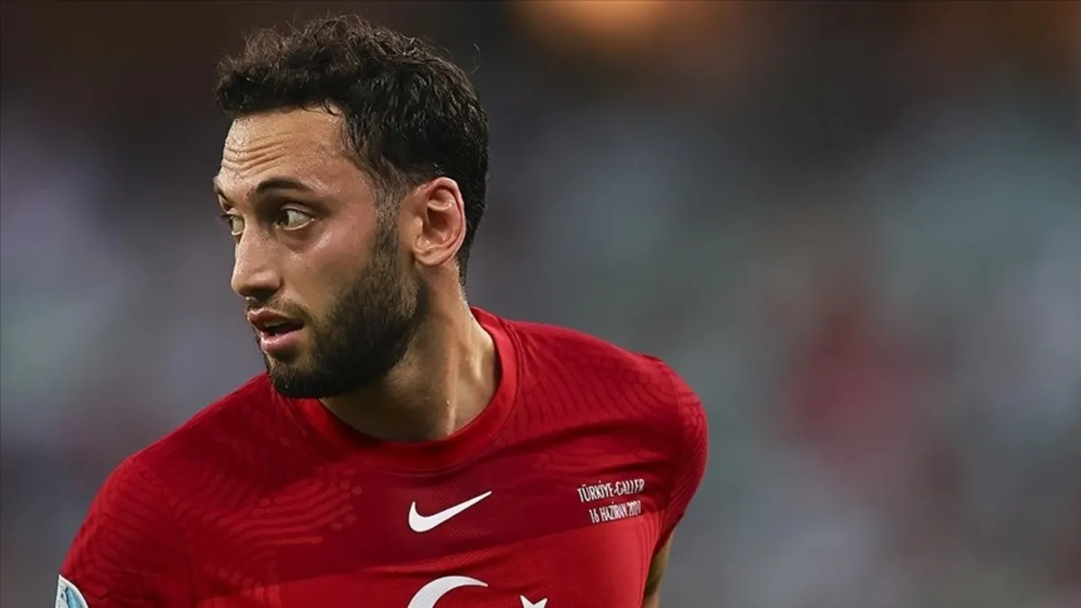 Hakan Çalhanoğlu'na Aziz Yıldırım'dan transfer mes