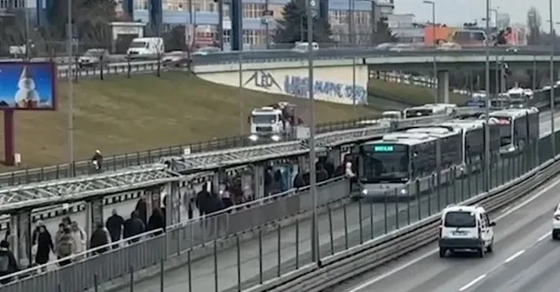 Ayvansaray'da metrobüs arızası! Trafikte kuyruk oldu