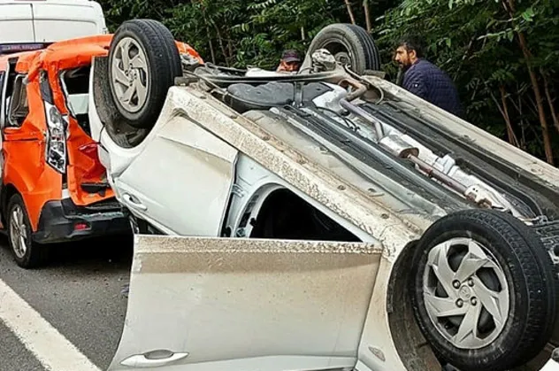 Sakarya'da zincirleme kaza: 4 kişi yaralandı