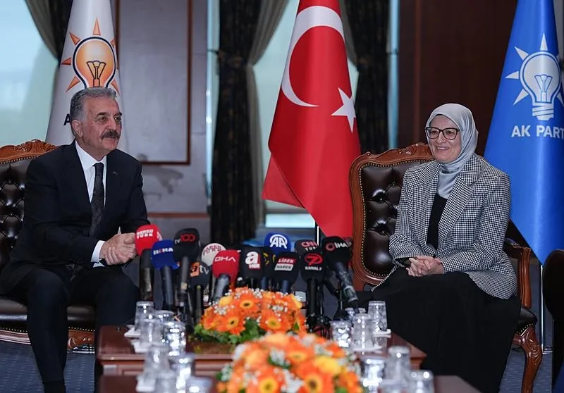 AK Parti Genel Merkezi'ni Ramazan Bayramı dolayısıyla MHP heyeti ziyaret etti. (AA)