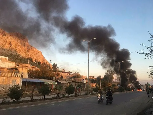 son-dakika-irak-kurt-bolgesel-yonetimi-hukumetinin-protesto-edildigi-gosterilerde-catisma-yaralilar-var-1607376284621.jpeg Son dakika: Irak Kürt Bölgesel Yönetimi hükümetinin protesto edildiği gösterilerde çatışma! Yaralılar var-3